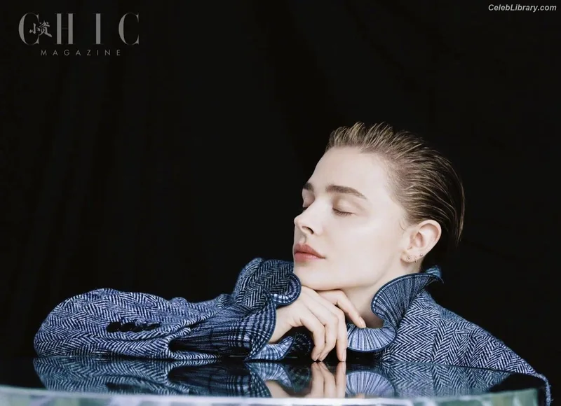 Chloë Grace Moretz photo 8 of 1749
