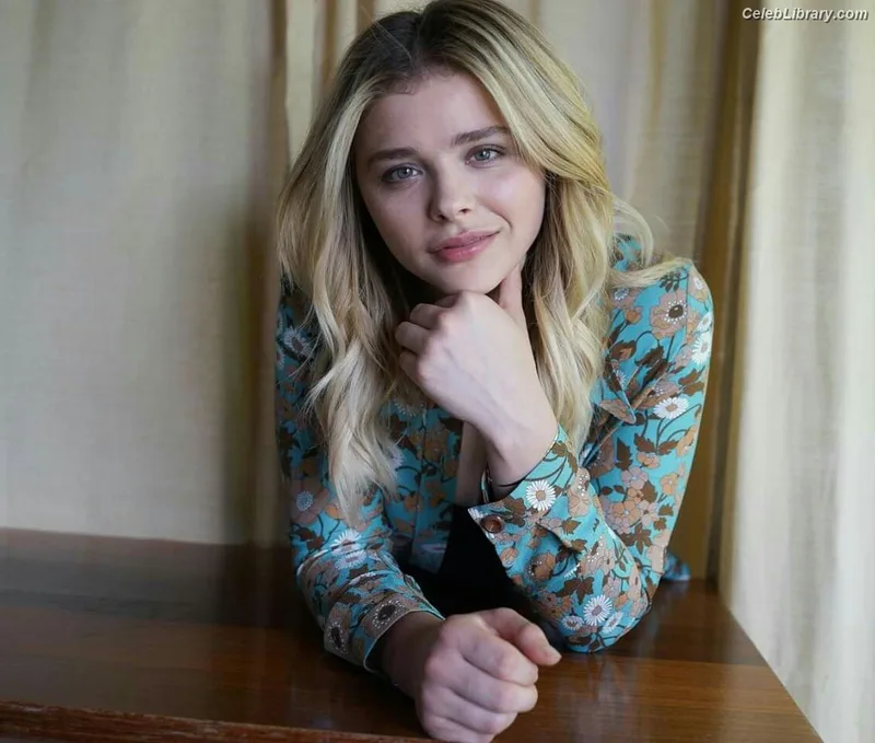 Chloë Grace Moretz photo 9 of 1749