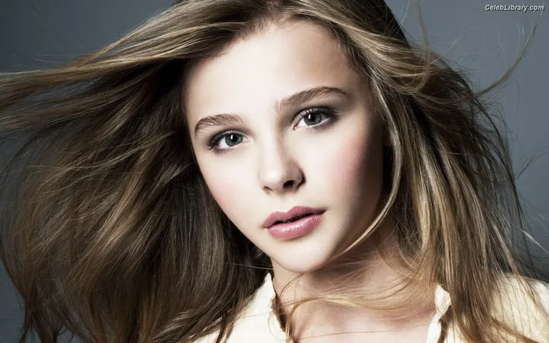 Chloë Grace Moretz photo 16 of 1749