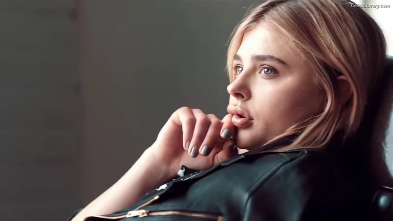 Chloë Grace Moretz photo 18 of 1749