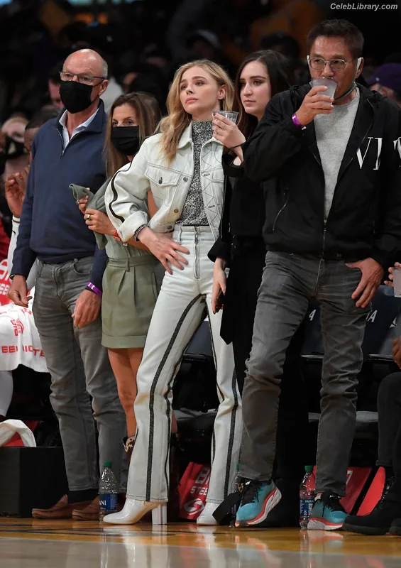 Chloë Grace Moretz photo 19 of 1749