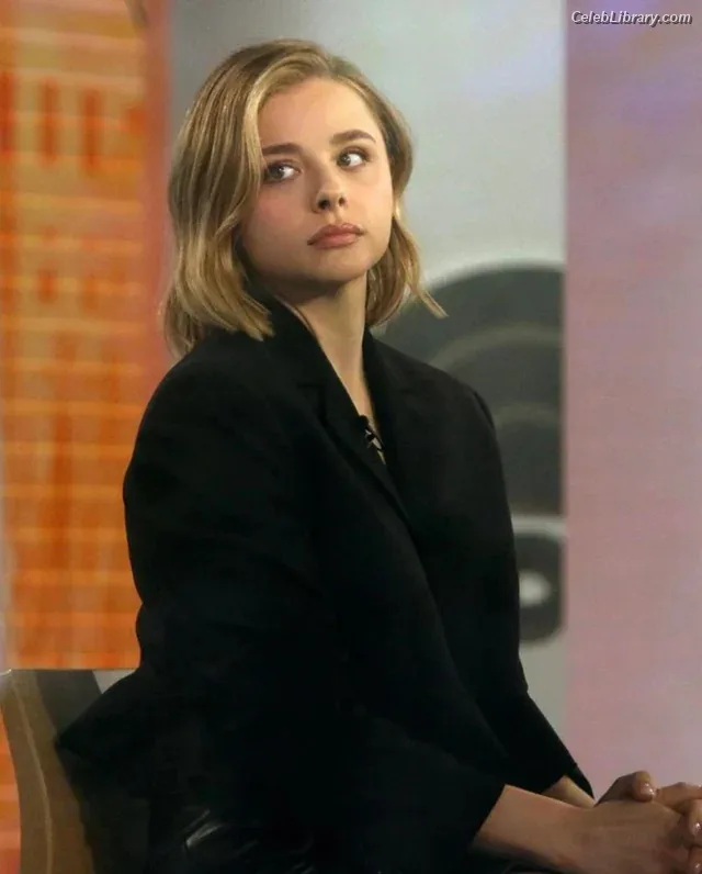 Chloë Grace Moretz photo 1 of 1749