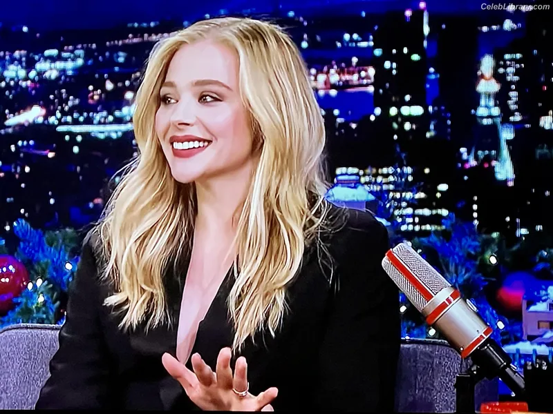Chloë Grace Moretz photo 2 of 1749
