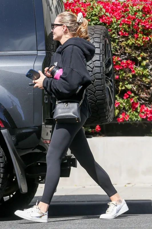 Chloë Grace Moretz photo 13 of 1749