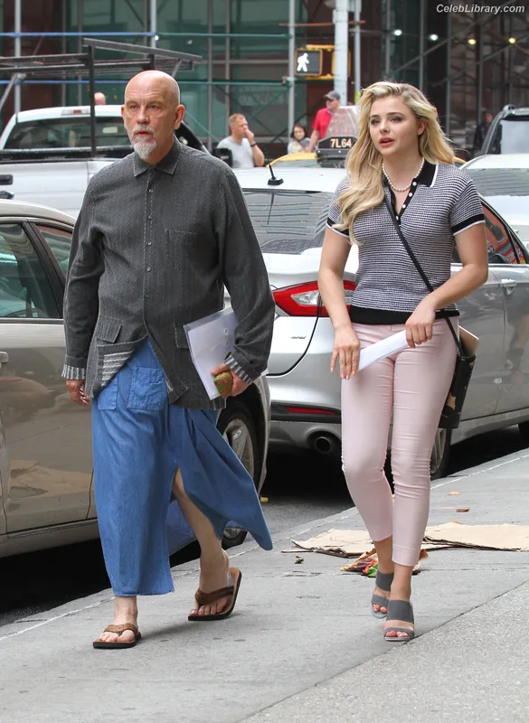Chloë Grace Moretz photo 14 of 1749