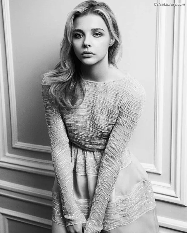 Chloë Grace Moretz photo 21 of 1749