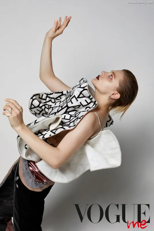 Chloë Grace Moretz photo 9 of 1749