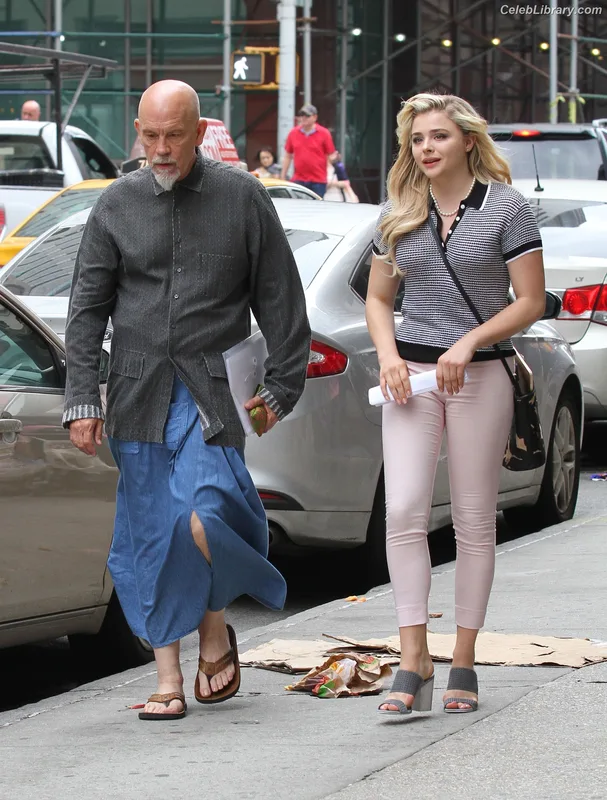 Chloë Grace Moretz photo 13 of 1749