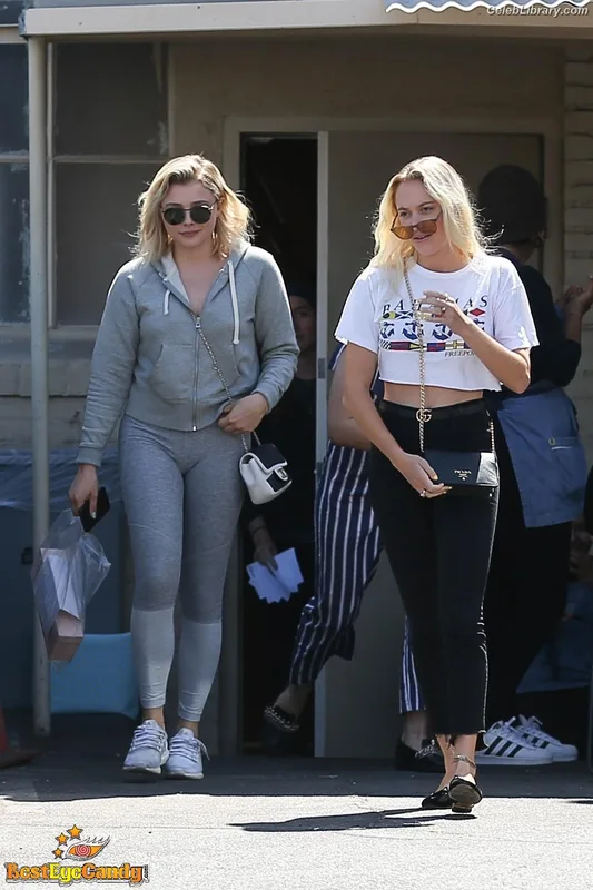 Chloë Grace Moretz photo 15 of 1749