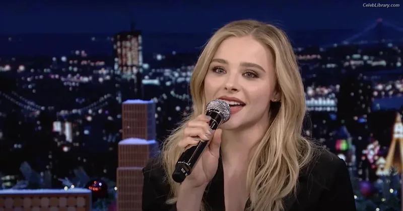 Chloë Grace Moretz photo 17 of 1749