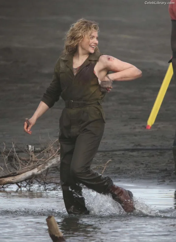 Chloë Grace Moretz photo 6 of 1749
