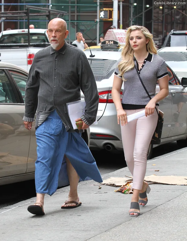 Chloë Grace Moretz photo 8 of 1749