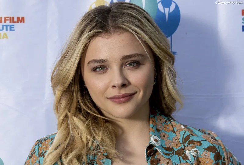 Chloë Grace Moretz photo 12 of 1749