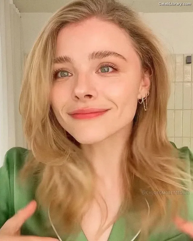 Chloë Grace Moretz photo 16 of 1749