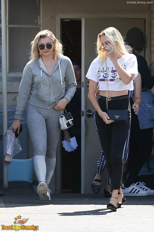 Chloë Grace Moretz photo 12 of 1749