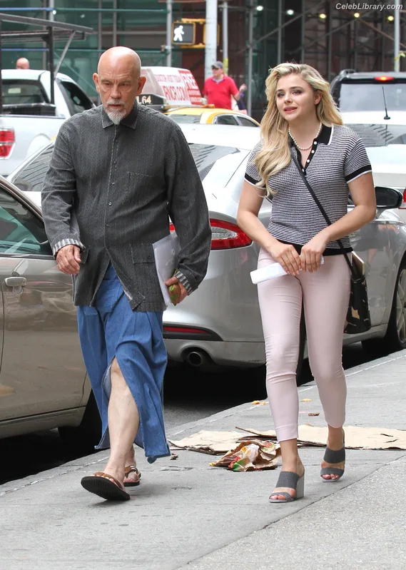 Chloë Grace Moretz photo 15 of 1749
