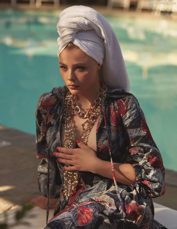 Chloë Grace Moretz photo 16 of 1749