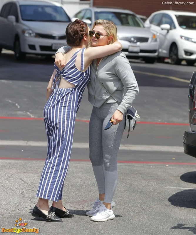 Chloë Grace Moretz photo 22 of 1749