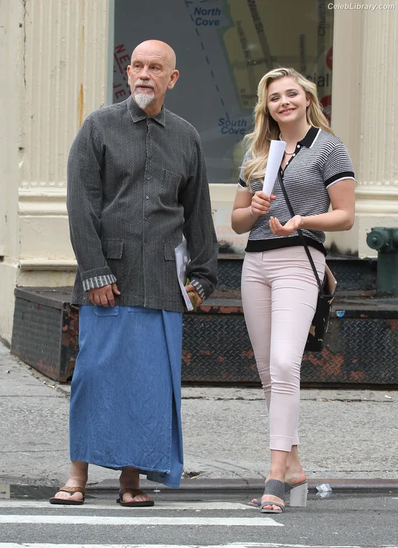 Chloë Grace Moretz photo 24 of 1749