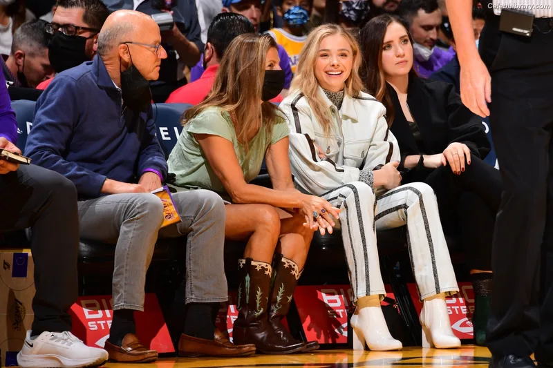 Chloë Grace Moretz photo 3 of 1749