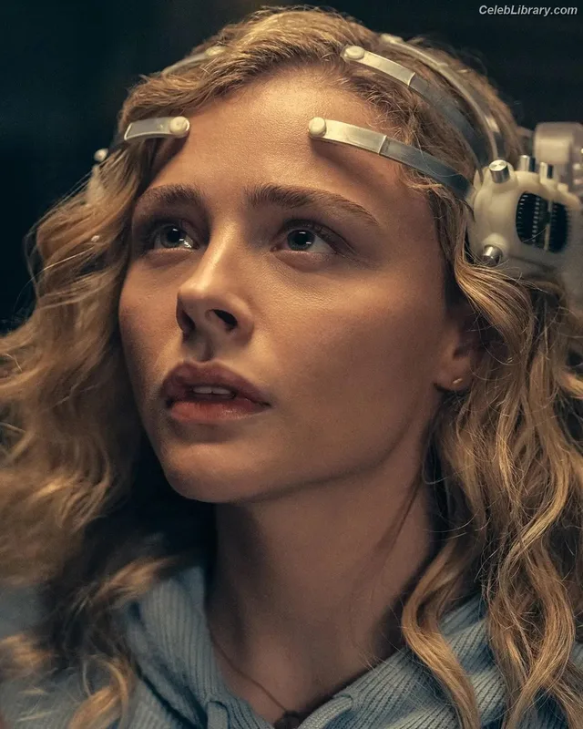 Chloë Grace Moretz photo 10 of 1749