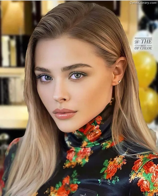 Chloë Grace Moretz photo 14 of 1749