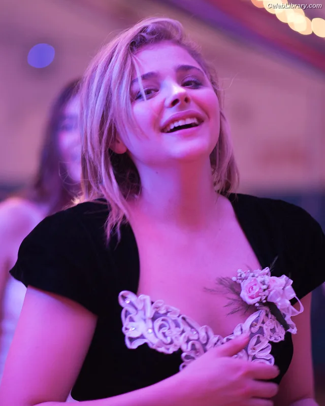 Chloë Grace Moretz photo 23 of 1749