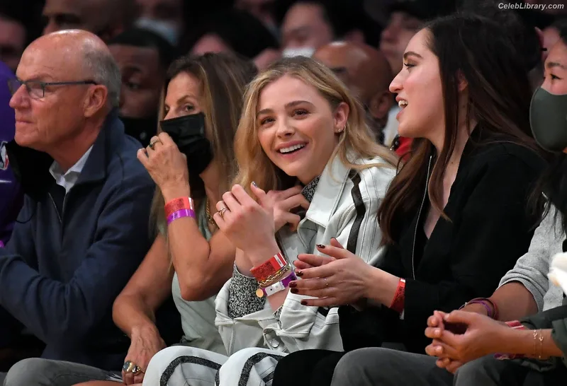 Chloë Grace Moretz photo 3 of 1749
