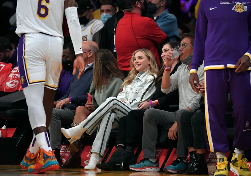 Chloë Grace Moretz photo 7 of 1749