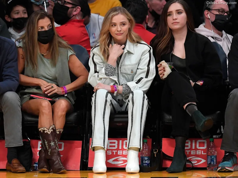 Chloë Grace Moretz photo 11 of 1749