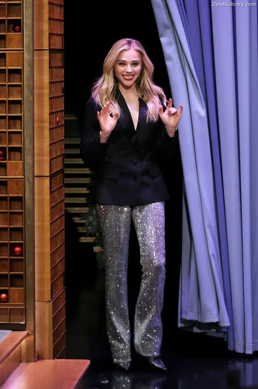 Chloë Grace Moretz photo 12 of 1749