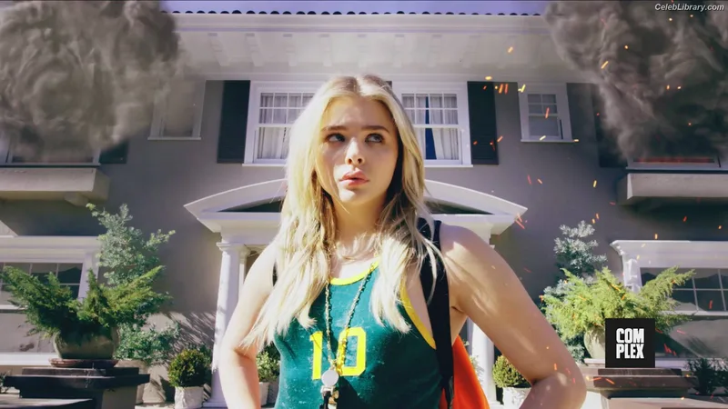 Chloë Grace Moretz photo 13 of 1749
