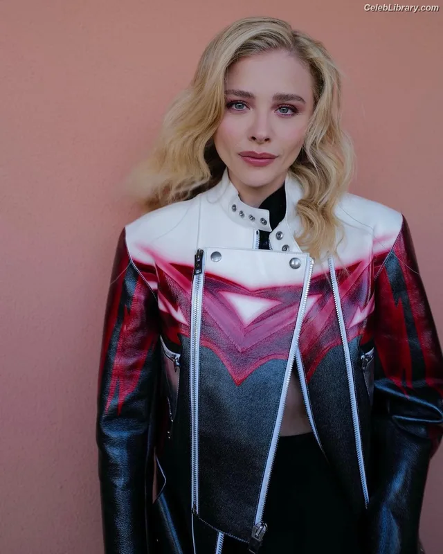 Chloë Grace Moretz photo 22 of 1749