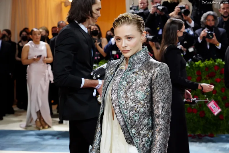 Chloë Grace Moretz photo 1 of 1749