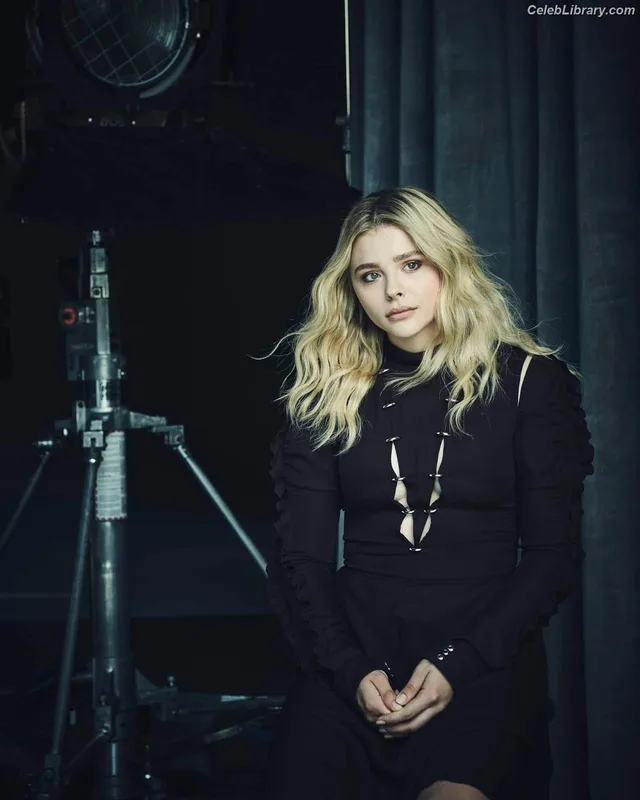 Chloë Grace Moretz photo 2 of 1749