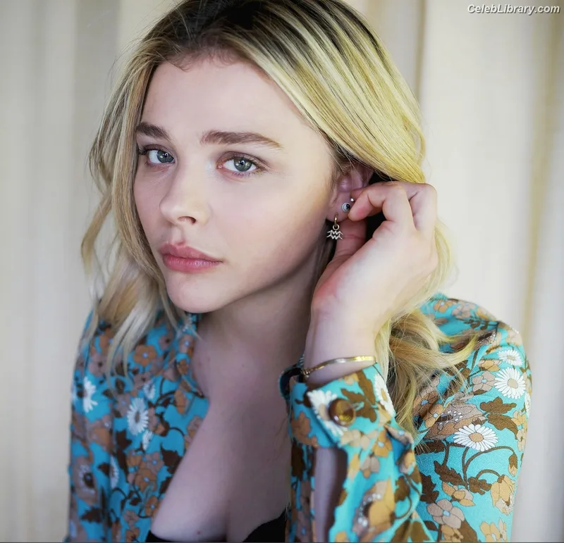 Chloë Grace Moretz photo 15 of 1749