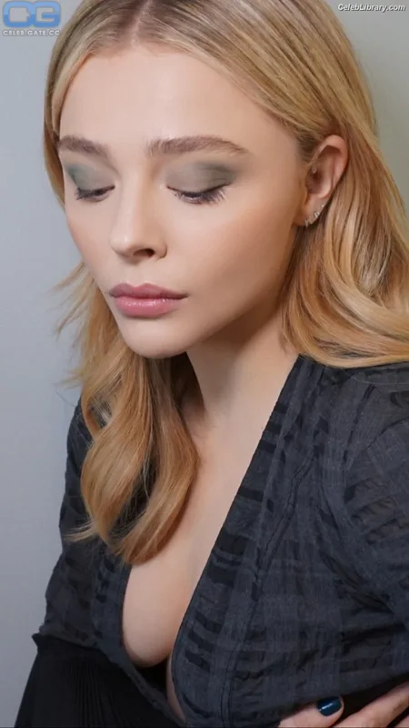 Chloë Grace Moretz photo 16 of 1749