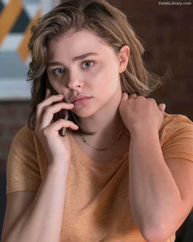 Chloë Grace Moretz photo 20 of 1749