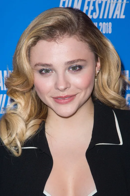 Chloë Grace Moretz photo 21 of 1749