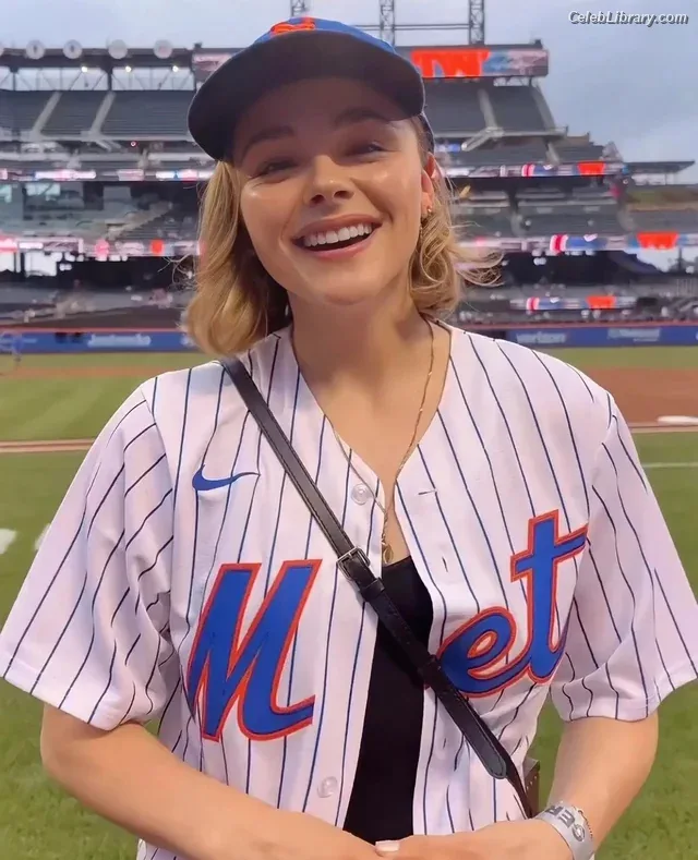 Chloë Grace Moretz photo 3 of 1749