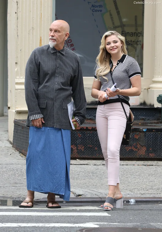 Chloë Grace Moretz photo 6 of 1749