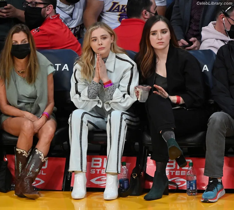 Chloë Grace Moretz photo 9 of 1749