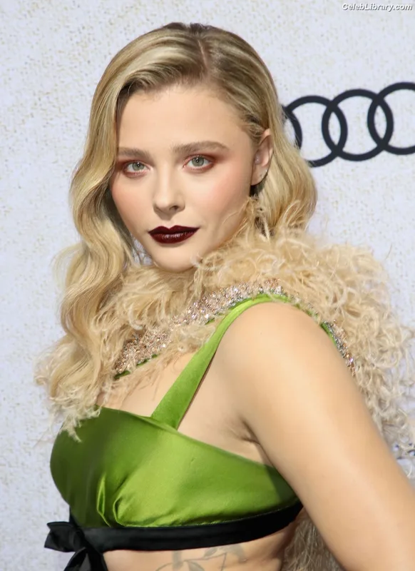Chloë Grace Moretz photo 11 of 1749
