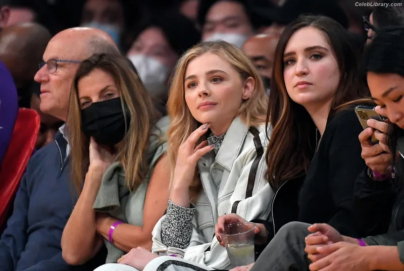Chloë Grace Moretz photo 13 of 1749