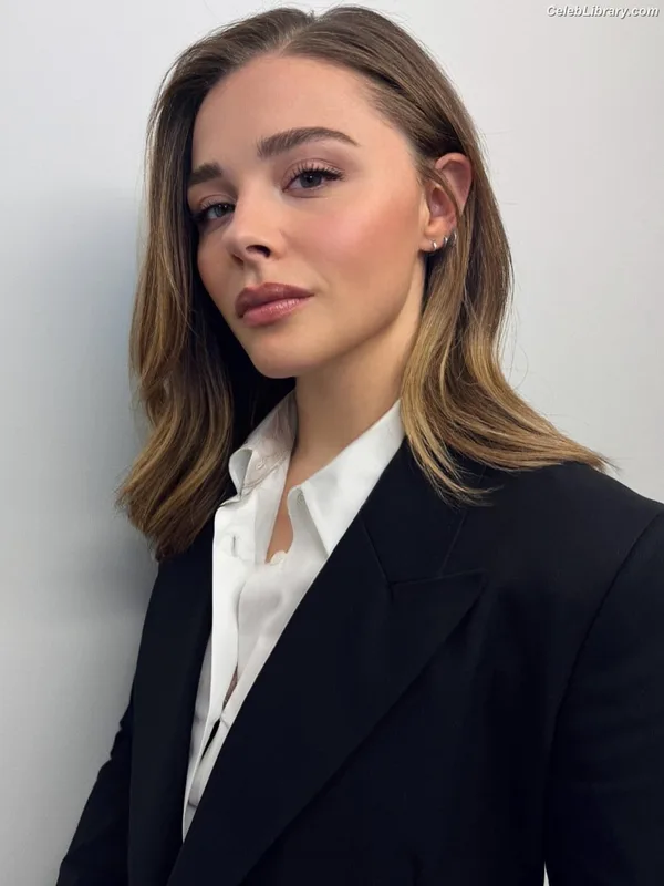 Chloë Grace Moretz photo 14 of 1749