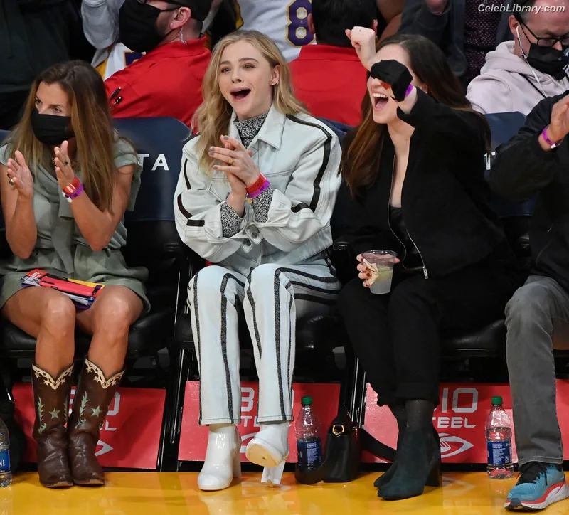 Chloë Grace Moretz photo 17 of 1749
