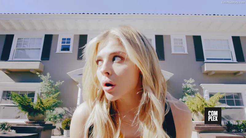 Chloë Grace Moretz photo 20 of 1749