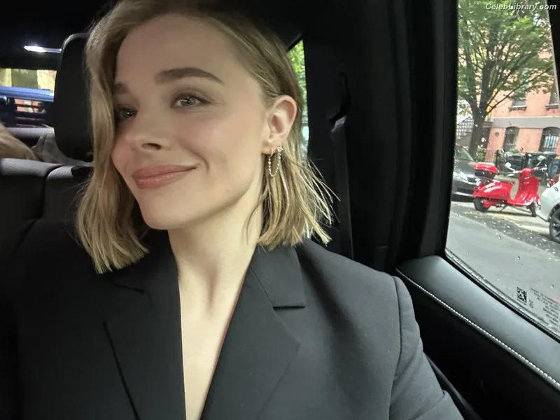 Chloë Grace Moretz photo 22 of 1749