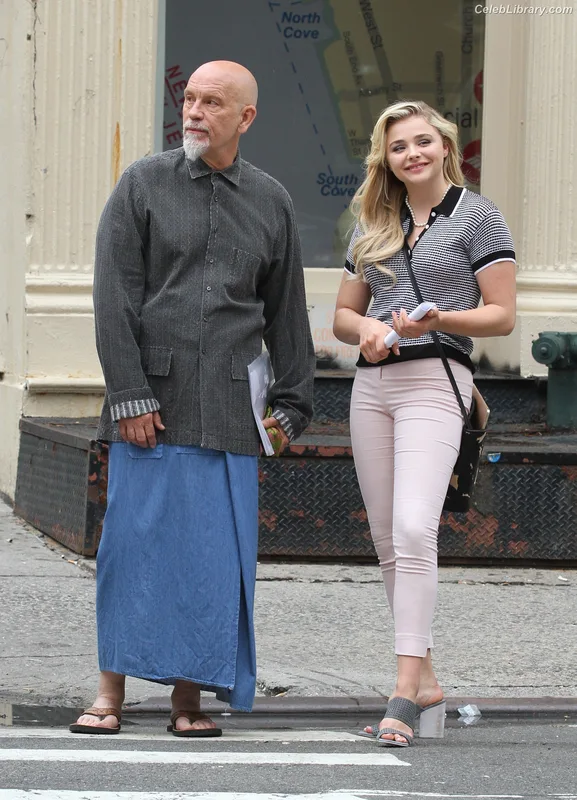 Chloë Grace Moretz photo 1 of 1749