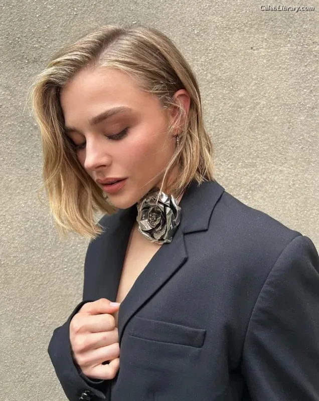 Chloë Grace Moretz photo 8 of 1749